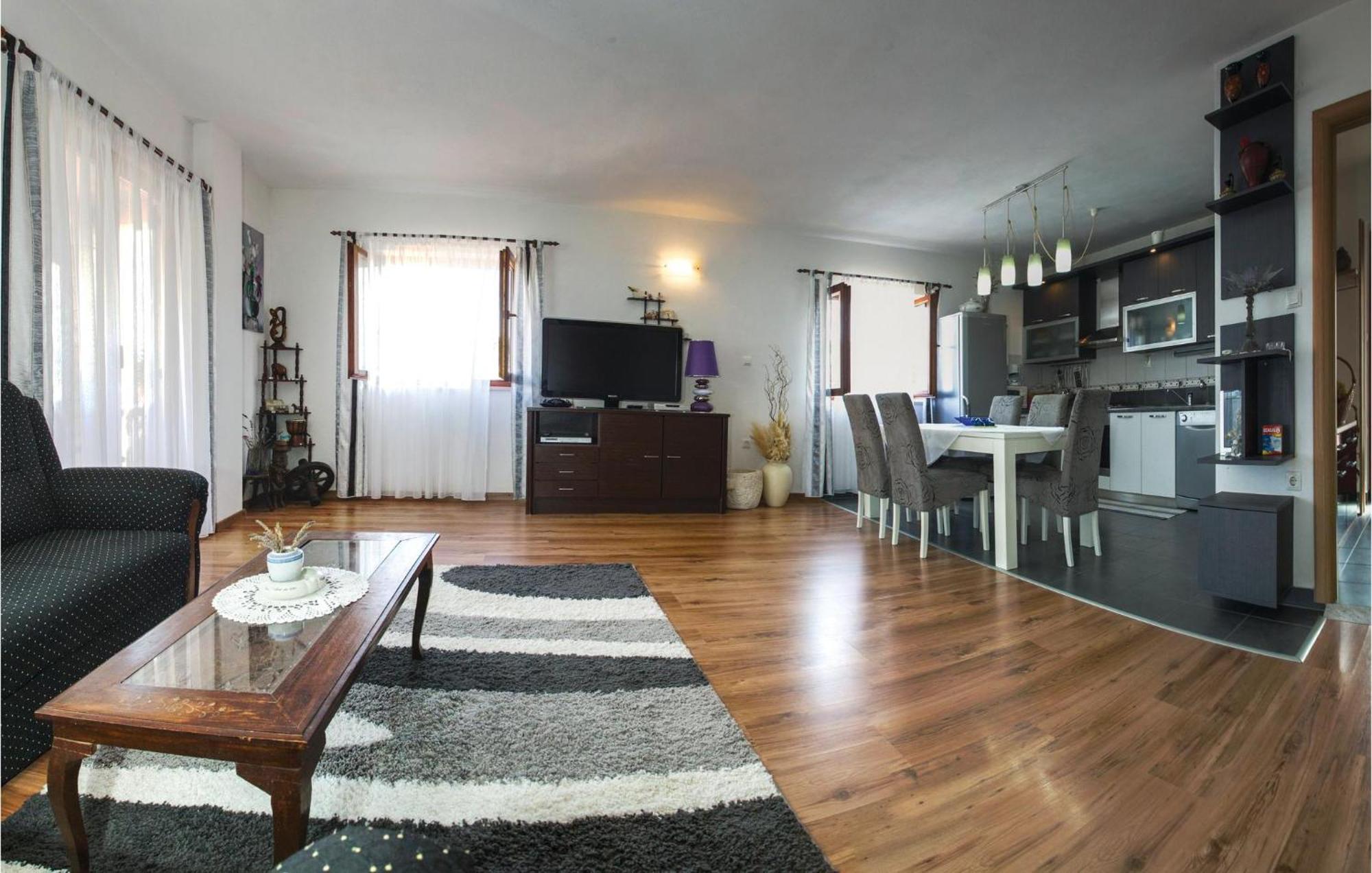 Nice Apartment In Splitska With Wifi Exterior foto